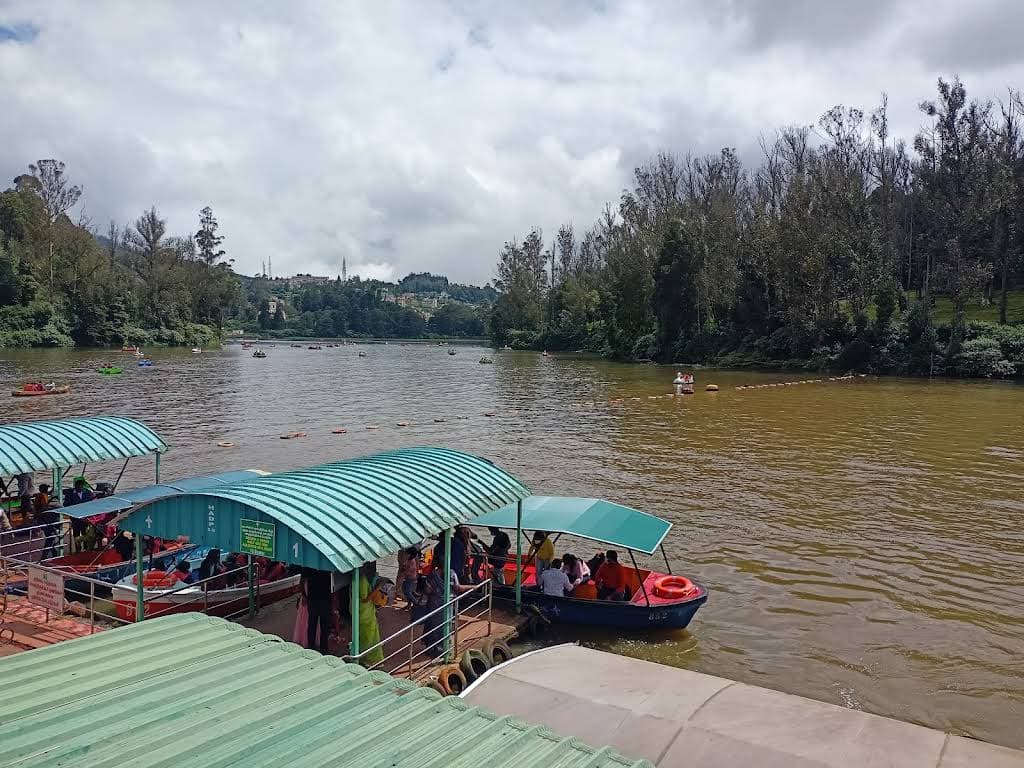 Calm blue waters of Ooty Lake with rowing boats